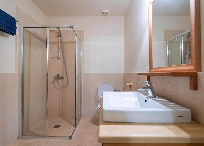 Paragon Of Hinitsa Nisís Khinítsa